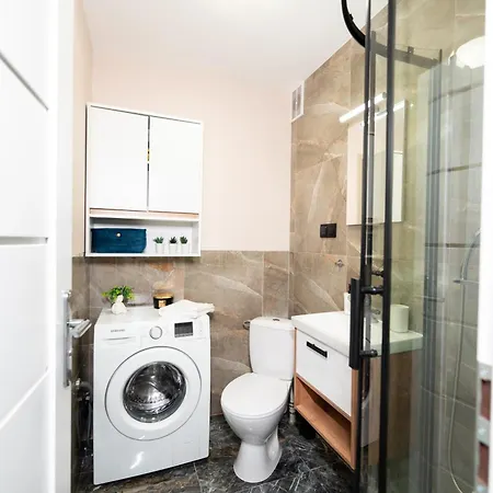 Kawalerka - Grand Wola Apartman Varsó